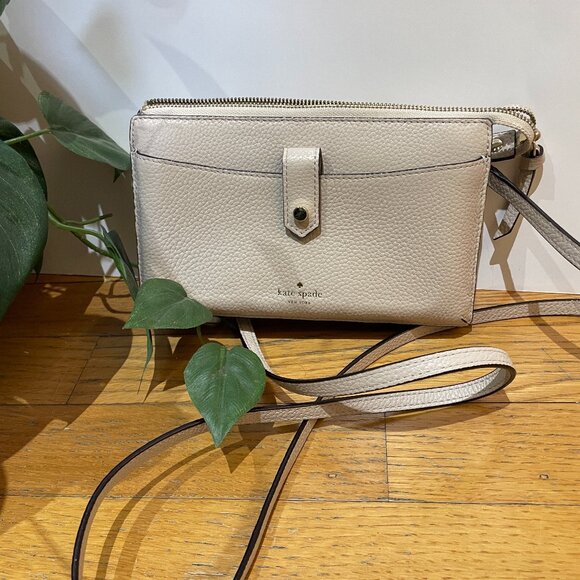 kate spade Handbags - Kate Spade New York Jackson Small Tab Crossbody in Beige